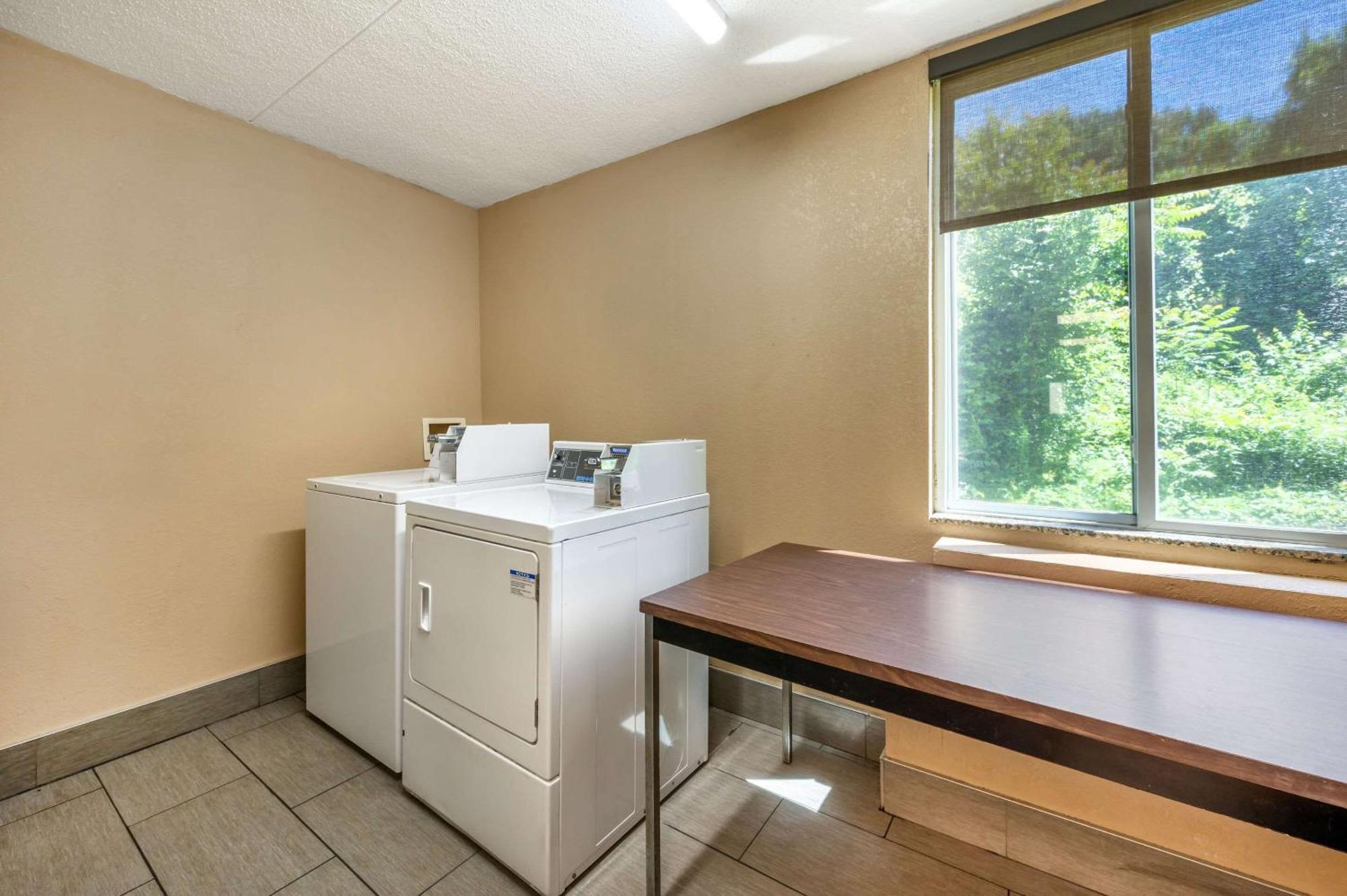 Comfort Inn & Suites East Hartford - Hartford Exteriör bild